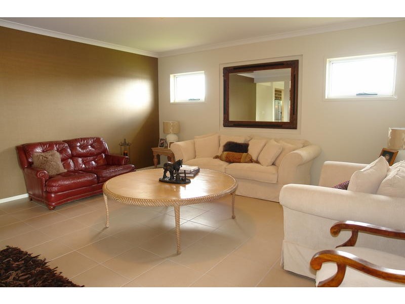 4 Kauri Pine Close, Moggill QLD 4070